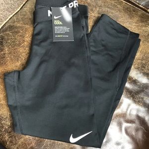 Nike Pro Women’s Training Crop XS brand NEW w/tags